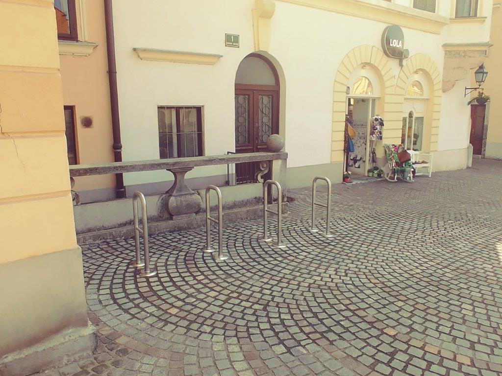 18.1 Tretjinska stojala na Gallusovem nabrezju 1