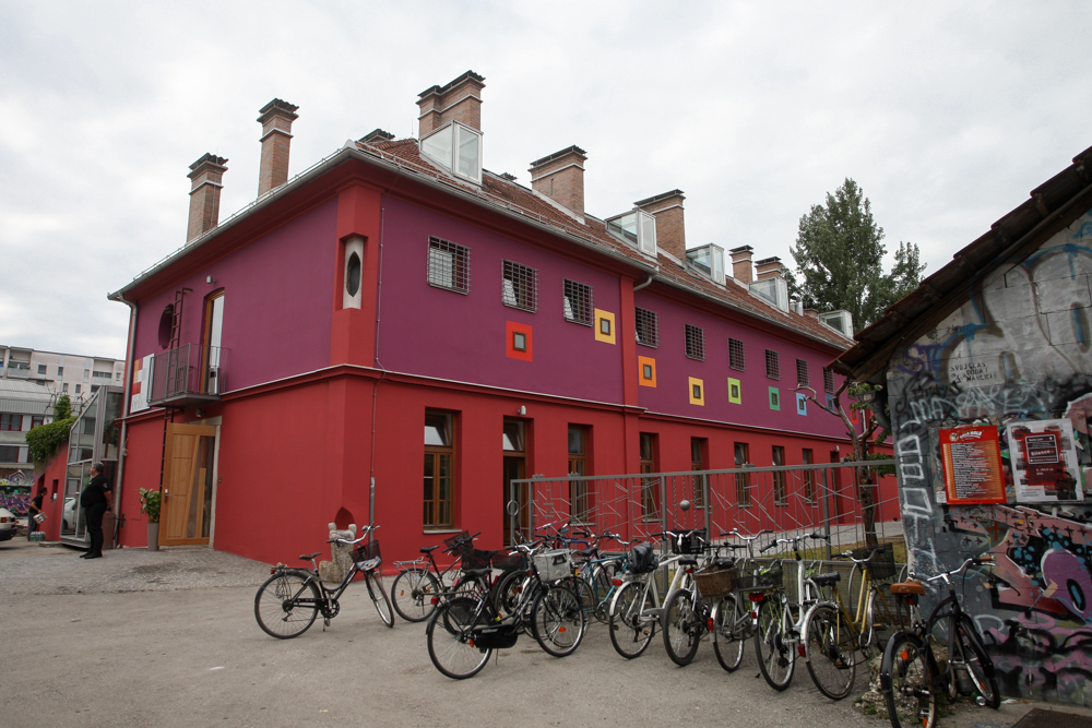 180701 otvoitev prenovljenega Hostla Celica nrovan 46
