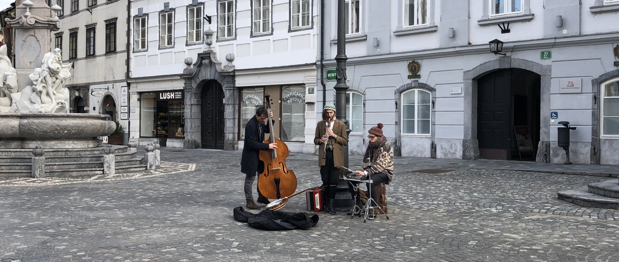 190205 Ulicni glasbeniki Karmen Zirovnik