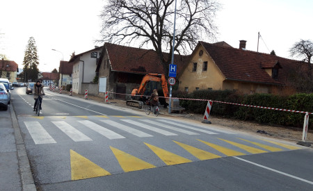 Na Vodnikovi urejamo kolesarske in peščeve površine, foto: Vita Kontic