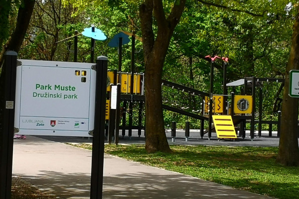 Igrišče v Družinskem parku Muste, foto: Helena Regina