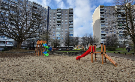 1. Obnova otroskega igrisca med blokoma Preglov trg 6 in Preglov trg 7