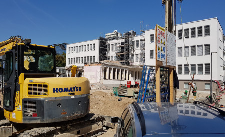 Rusitev starega prizidka, foto: arhiv MOL