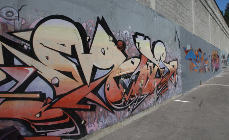 200708 grafitno mesto zunanji zid na streliscu nrovan 006