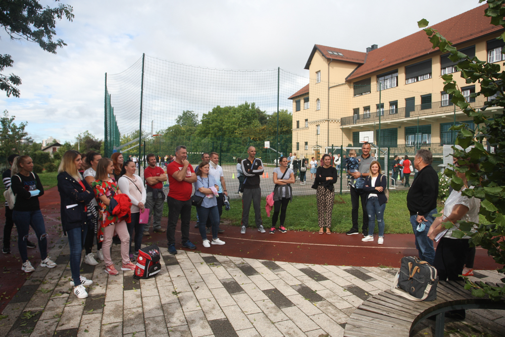 200901 prvi solski dan na OS Vide Pregarc nrovan 021