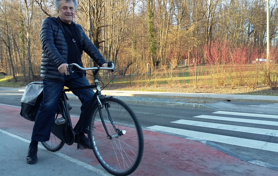 prof. Koželj na kolesu