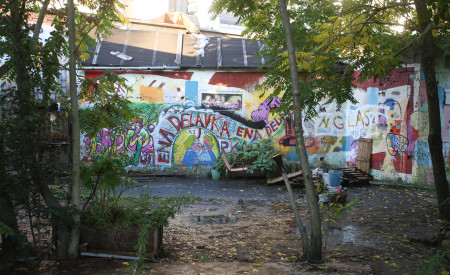 20201007 grafitno mesto zid tovarne ROG nrovan 006
