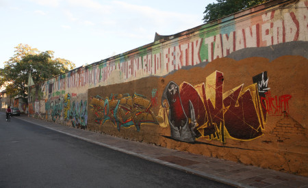 20201007 grafitno mesto zid tovarne ROG nrovan 009
