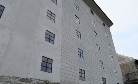 20210218 GALERIJA CUKRARNA ZAKLJUCNI SLOJ DELA SEVERNE FASADE ARHIV MOL