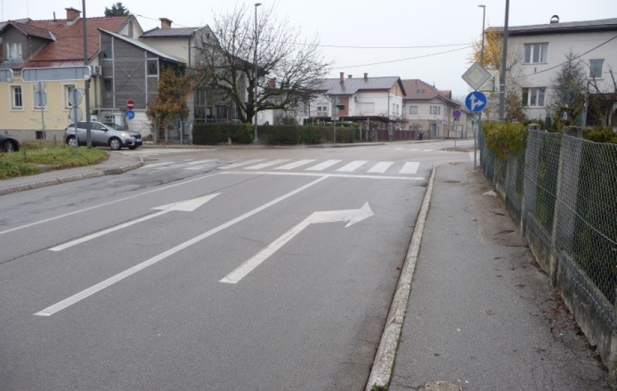 20210510 Sestova ulica krizisce s Cesto v Rozno dolino 02 arhiv MOL