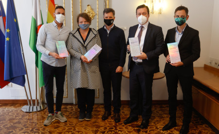 20210517 podelitev certifikata LGBT nrovan 026