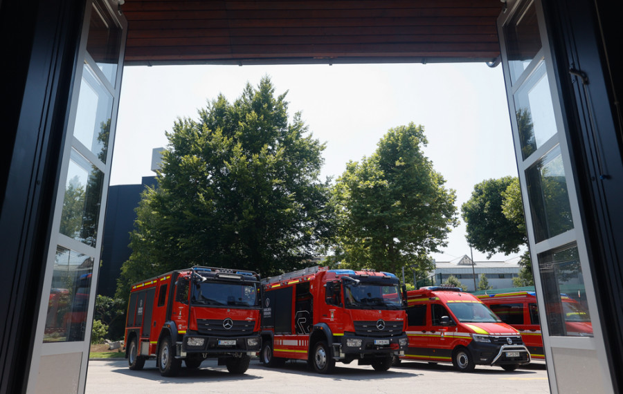 gasilska vozila na parkirišču Gasilske brigade Ljubljana