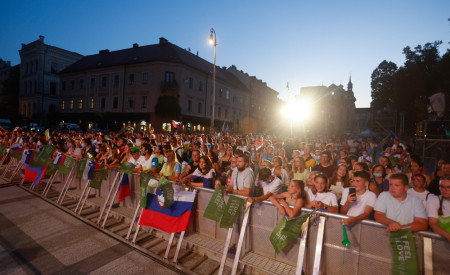 Navijači v pričakovanju naših olimpijcev. Foto: N. Rovan