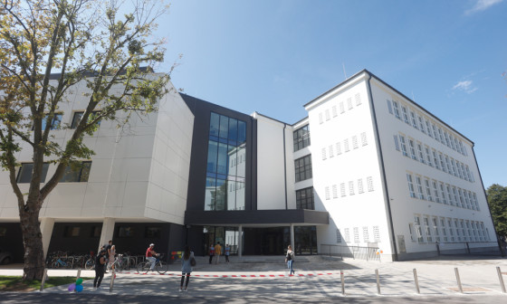 zunanjost OŠ Riharda Jakopiča