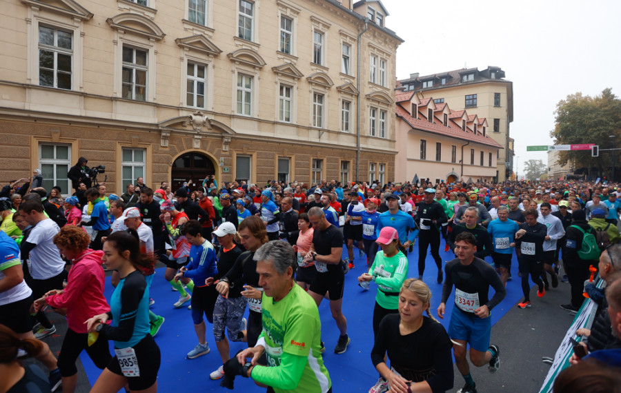 tekači na ljubljanskem maratonu