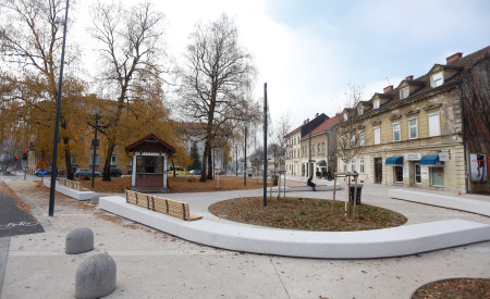 prenovljen trg MDB 