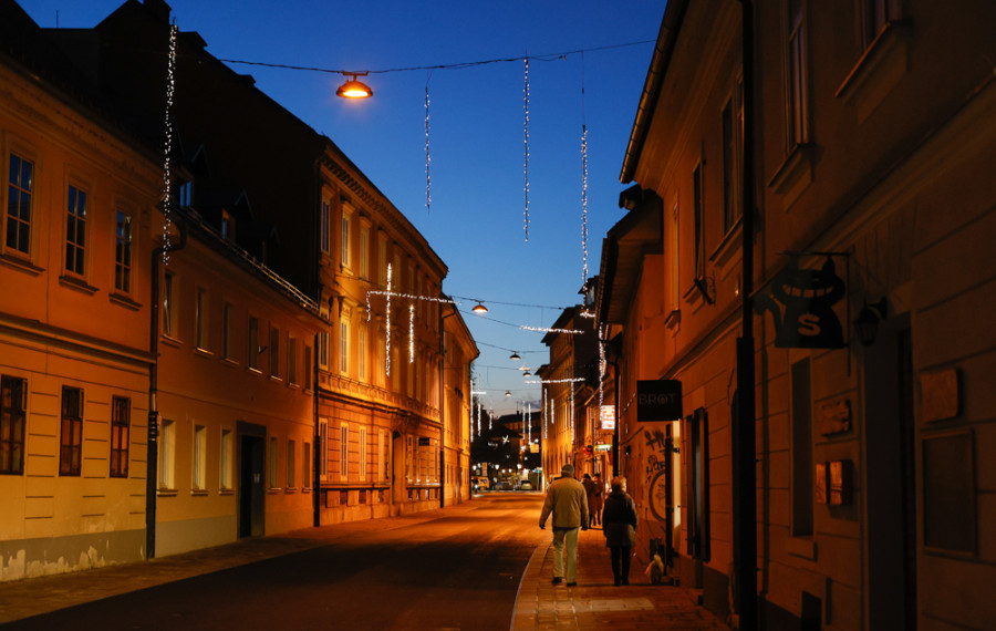 osvetljena ulica