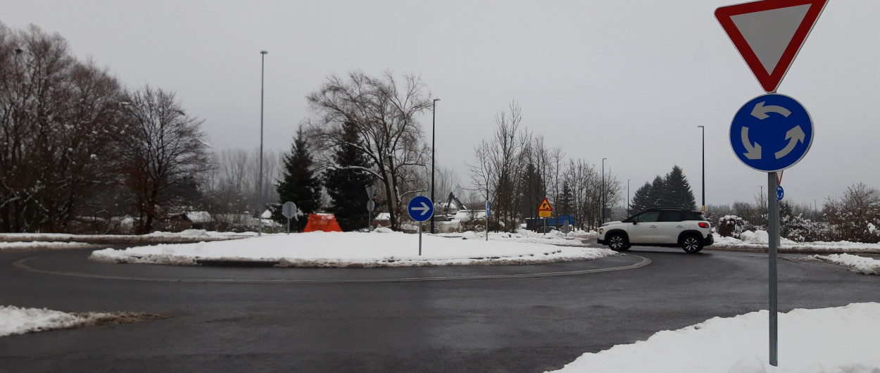 zasnežena nova cesta 