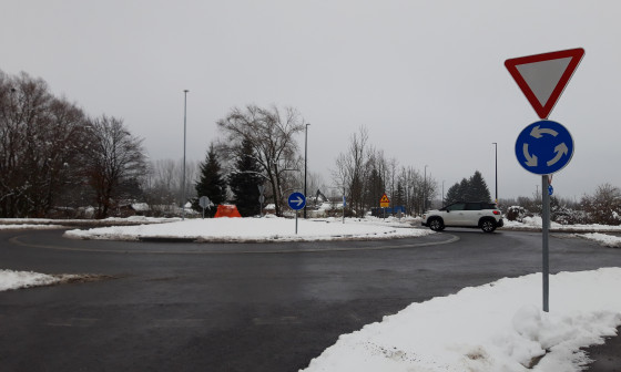 zasnežena nova cesta 