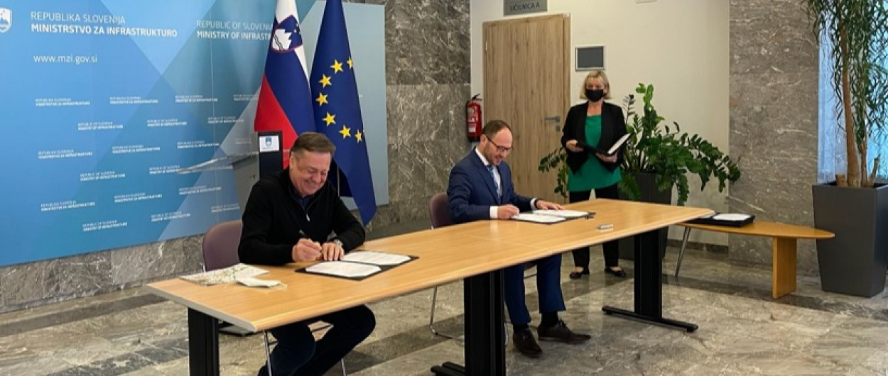 Podpis sporazuma med MzI in MOL arhiv MOL 3