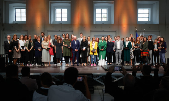 Štipendisti MOL na podelitvi štipendij aprila 2022 v Cukrarni. Foto: N. Rovan