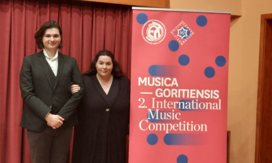 Štipendist Vitan Furlan Sketelj ter njegova mentorica in nekdanja štipendistka Katarina Kobal. Foto: Polona Sketelj