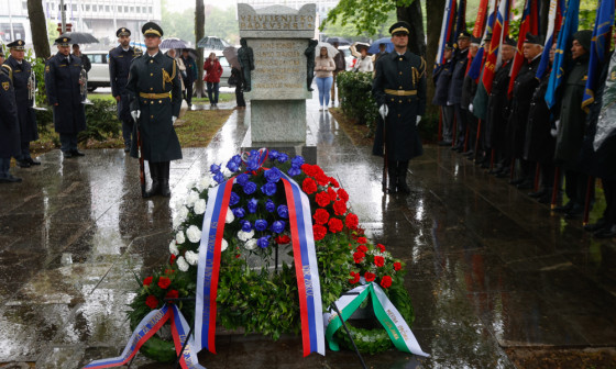 20220427 polaganje vencev pred grobnico narodnih herojev nrovan 25