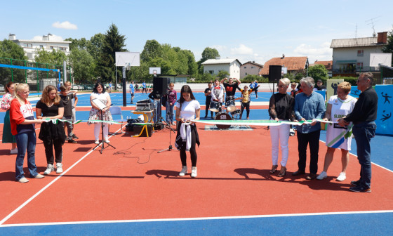 20220531 otvoritve igrisca na OS Jozeta Moskrica nrovan 39