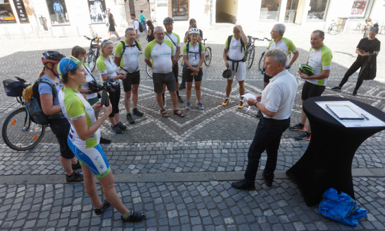 Sprejem kolesarjev. Foto: N. Rovan