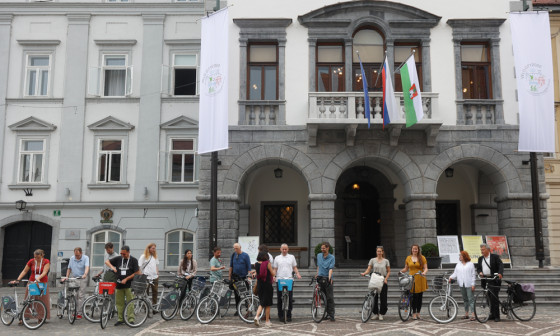 20220613 dvig velo city zastave nrovan 026