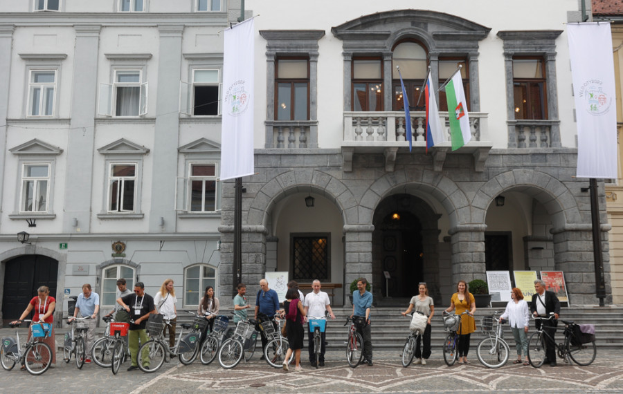 20220613 dvig velo city zastave nrovan 026