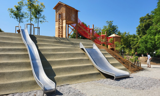 tobogana na igrišču