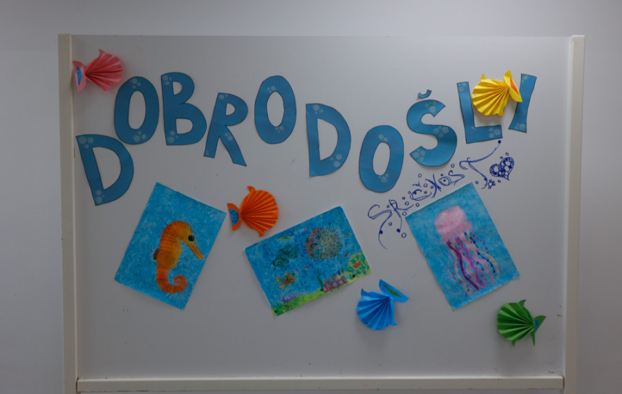 napis Dobrodošli, prvošolci