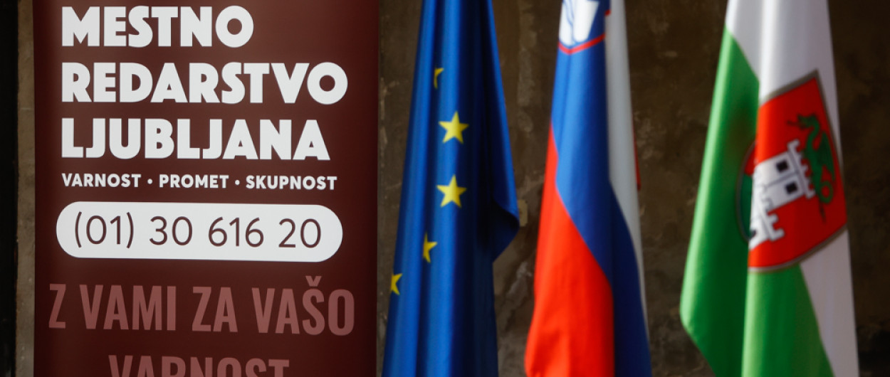 zastave in plakat mestnega redarstva