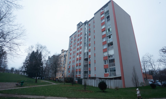 blok na Rašiški ulici 1