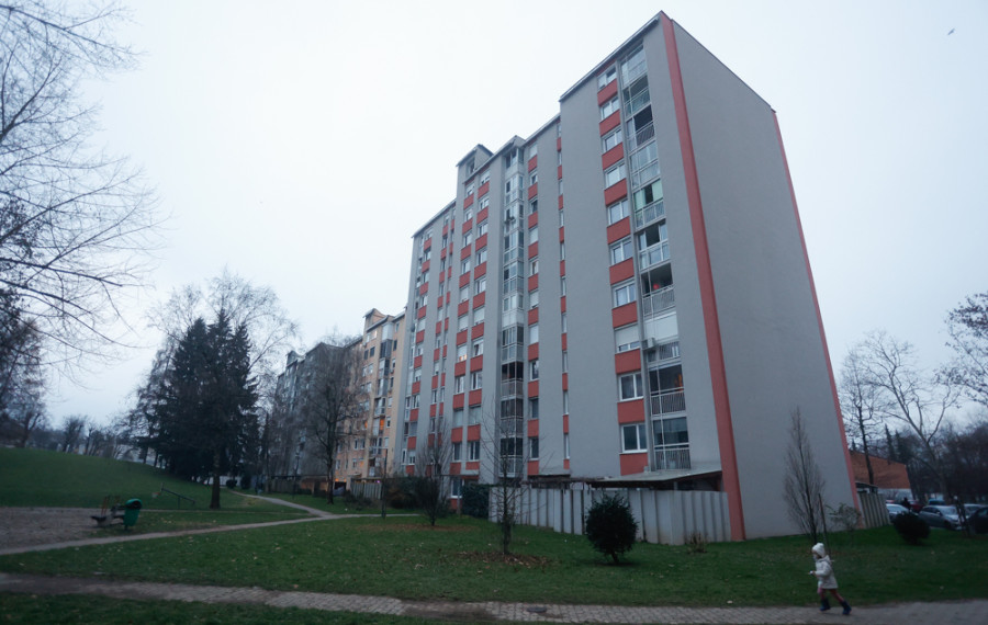blok na Rašiški ulici 1