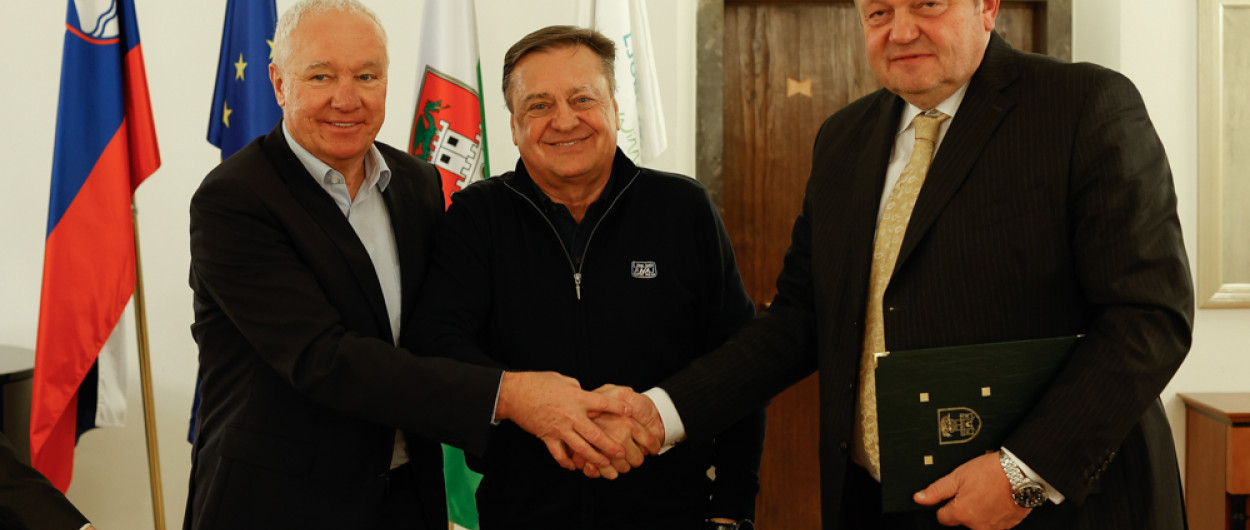 Direktor Energetike Ljubljana Samo Lozej, župan Mestne občine Ljubljana Zoran Janković in direktor družbe ELES Aleksander Mervar. Foto: N. Rovan