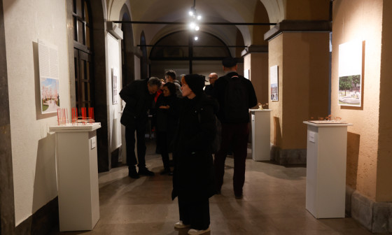 obiskovalci na razstavi