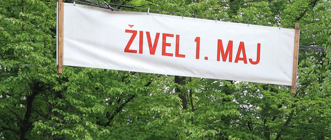 napis Živel 1. maj