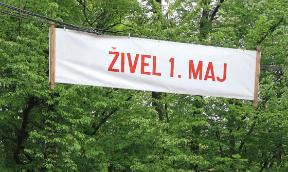 napis Živel 1. maj