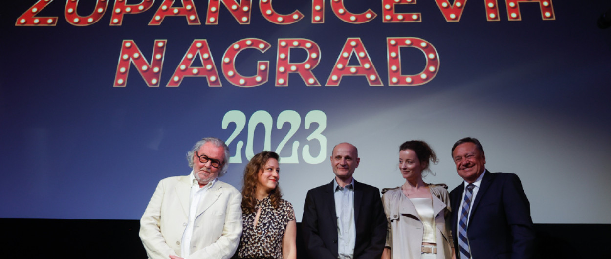 Ranko Novak, Urška Djukić, Dušan Šarotar, Ajda Smrekar in župan Zoran Janković. Foto: N. Rovan
