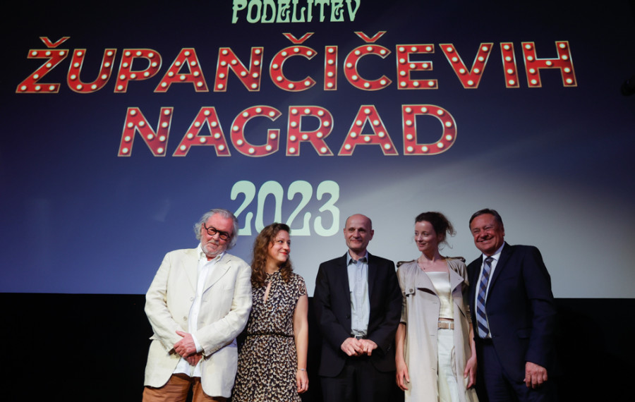 Ranko Novak, Urška Djukić, Dušan Šarotar, Ajda Smrekar in župan Zoran Janković. Foto: N. Rovan