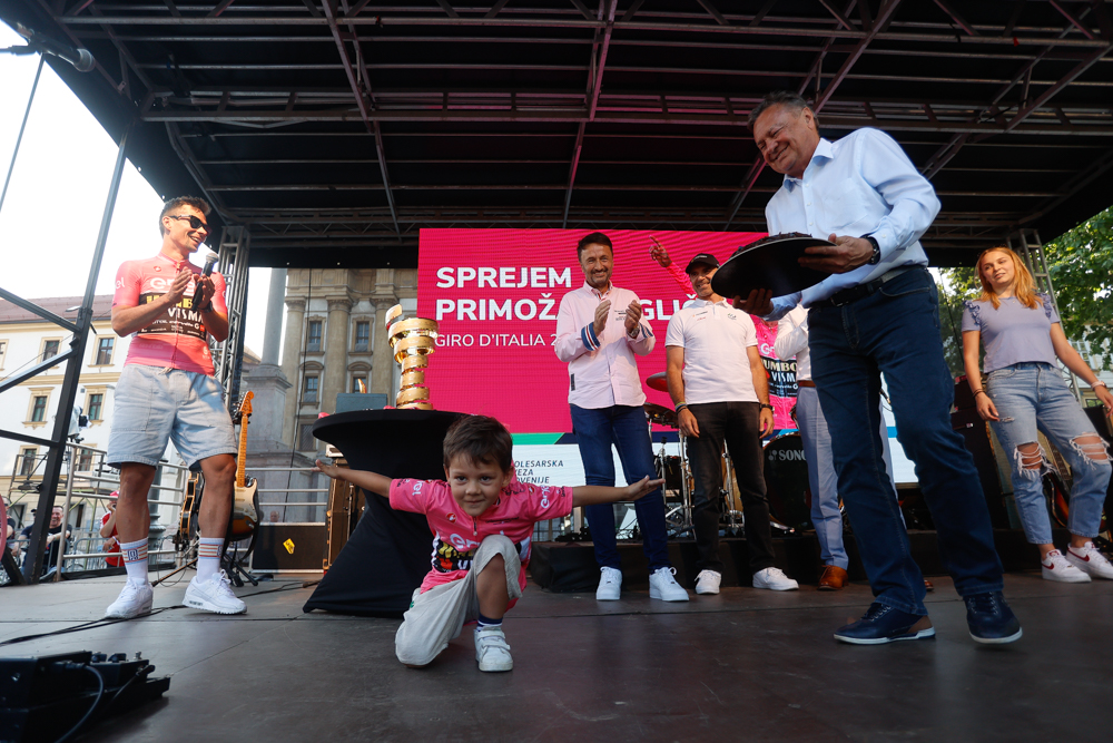 20230619 sprejem Primoza Roglica nrovan 047