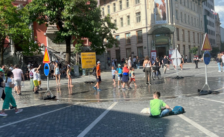 Območje z lastnim vremenom na Prešernovem trgu, kjer v poletnih mesecih vedno dežuje. Foto: K. Žirovnik