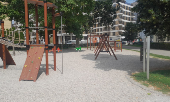 Otroško igrišče v Parku slovenske reformacije 