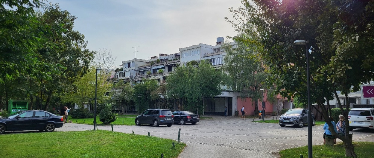 med bloki na ulici bratov učakar