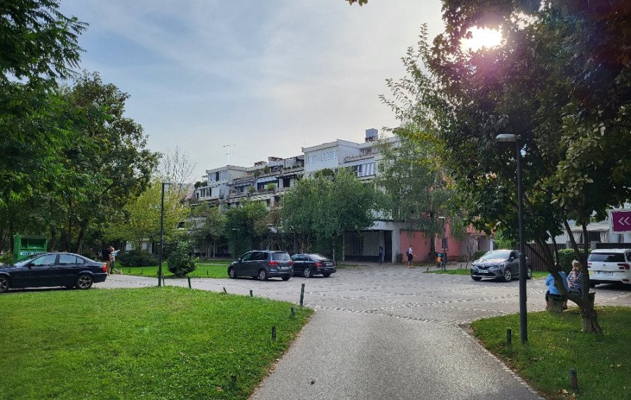 med bloki na ulici bratov učakar