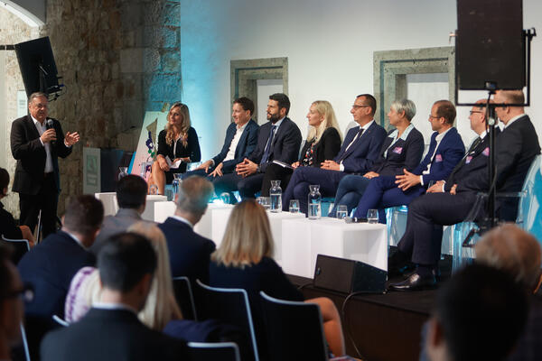 mayors' round table