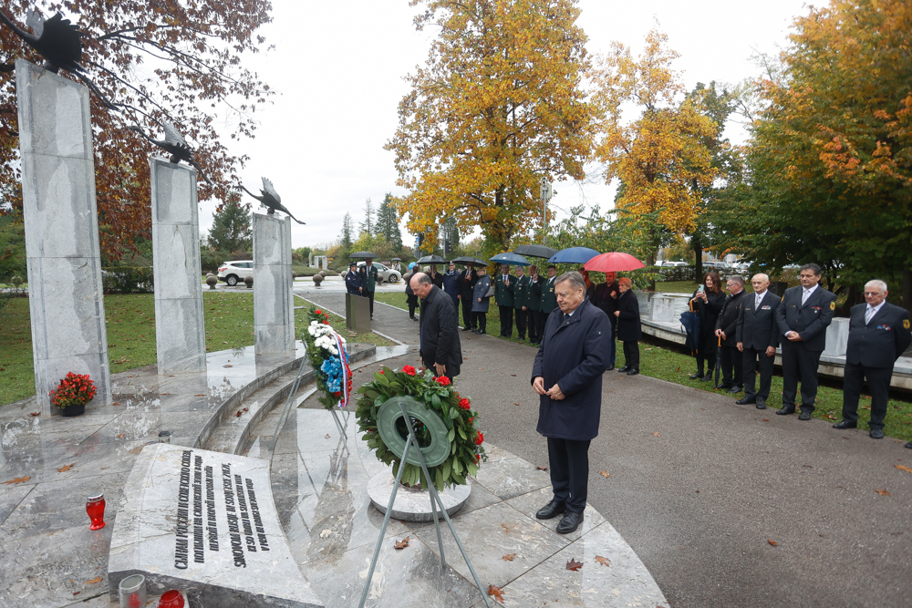 20231030 polaganje vencev pri spomeniku padlim ruskim in sovjetskim vojakom nrovan 007