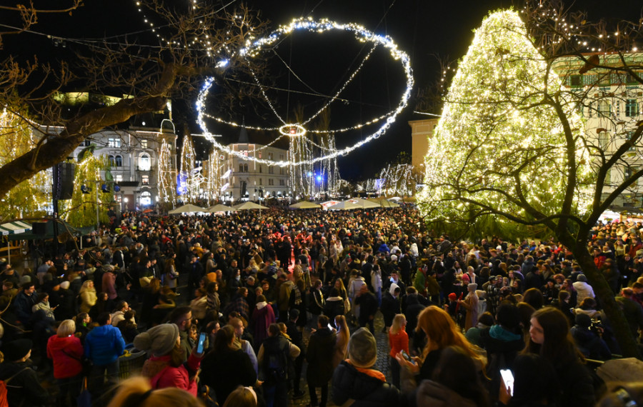 20231201 prizig praznicnih luci bobo 10